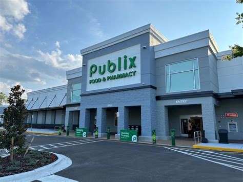 Publix daytona beach - Jun 29, 2023 · Shoppers form a line on the right for the new Publix Food & Pharmacy at The Shoppes at Beville Road in Daytona Beach ahead of its 7 a.m. grand opening Thursday, June 29, 2023 . The nearly 47,000 ...